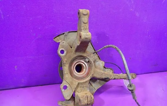 Aixam 500 Front wheel hub spindle knuckle