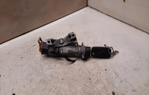 Volkswagen PASSAT B5.5 Ignition lock 4B0905851A