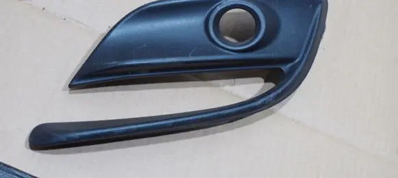 Mazda 3 III Front bumper lower grill BAJC50C11