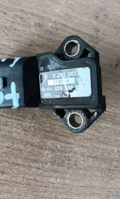 Volkswagen PASSAT B5.5 Air pressure sensor 0281002