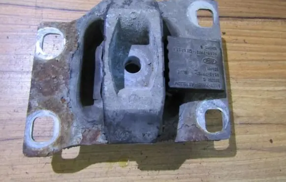 Ford Focus Engine mount bracket 98ab7m121ak 538352c