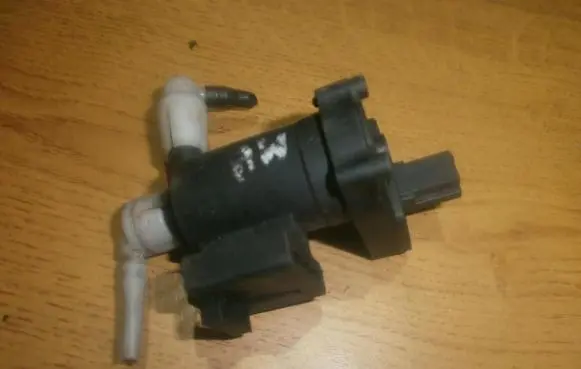 Mercedes-Benz C W203 Turbo solenoid valve A2038000478