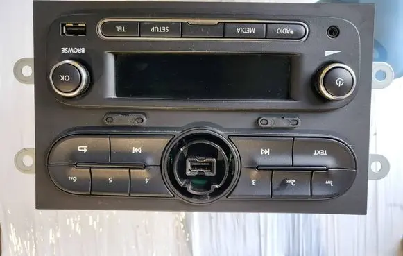 Renault Twingo III Radio/CD/DVD/GPS head unit R013X07 281153690R 10R041254