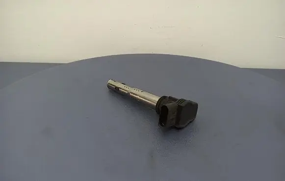 Volkswagen PASSAT B5.5 High voltage ignition coil 07K905715F
