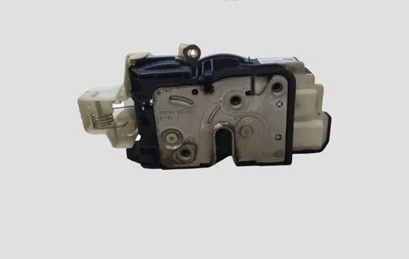 Volvo V40 Front door lock 31440391 933379109
