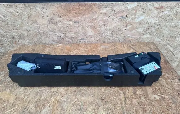 Audi A3 8Y Tool set 8Y4012109E