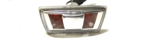 Front fender indicator light