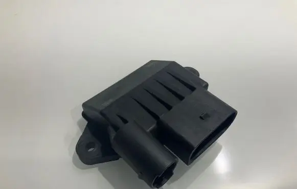 Mercedes-Benz E W211 Glow plug pre-heat relay A6429005801 0522140210 13021033801