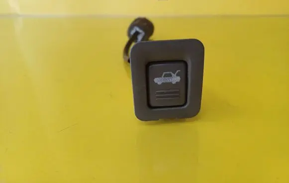 Chevrolet Evanda Tailgate/boot open switch button 