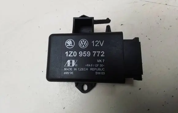 Volkswagen PASSAT B6 Seat heating relay 1Z0959772