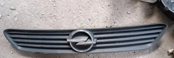 Opel Zafira A Front bumper upper radiator grill