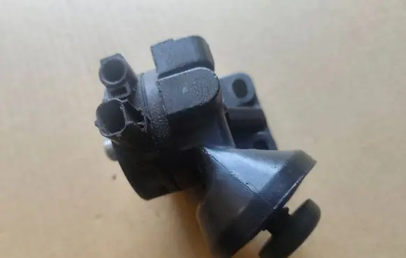 Chrysler Voyager Fuel filter housing 04721225AD