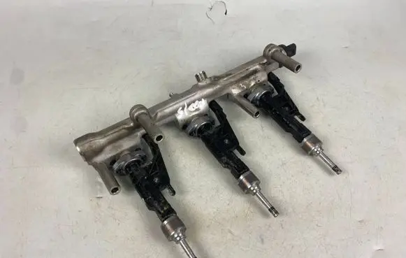 Mini Cooper Countryman F60 Fuel injector 8656548 DE14018510