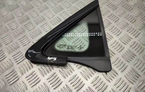 Chrysler Pacifica Rear vent window glass 43R001229 63370635AA