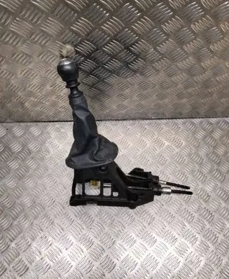 Toyota Yaris Gear shifter/selector 112102401