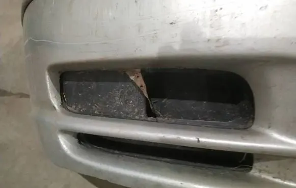 Toyota Avensis T250 Front bumper lower grill 