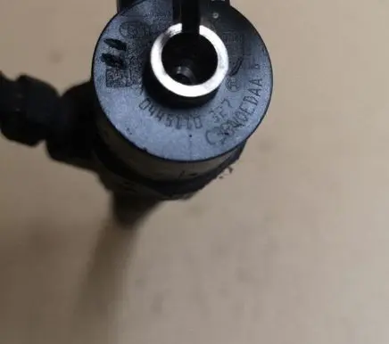 Opel Insignia A Fuel injector 0445110327