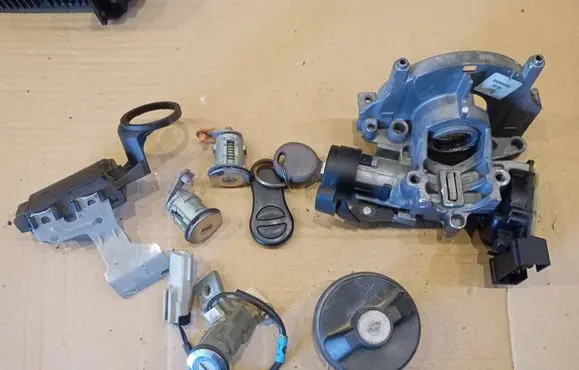 Chrysler PT Cruiser Ignition lock 04690685AC 23199