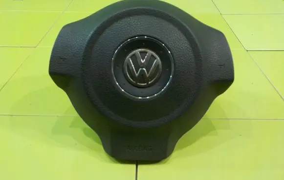 Volkswagen Scirocco Steering wheel airbag 5K0880201H