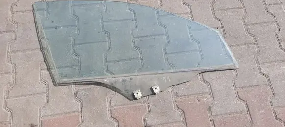 Mazda 3 I Front door window glass four-door