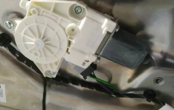 Mercedes-Benz E W212 Front door window regulator motor A2129066702 C33723100