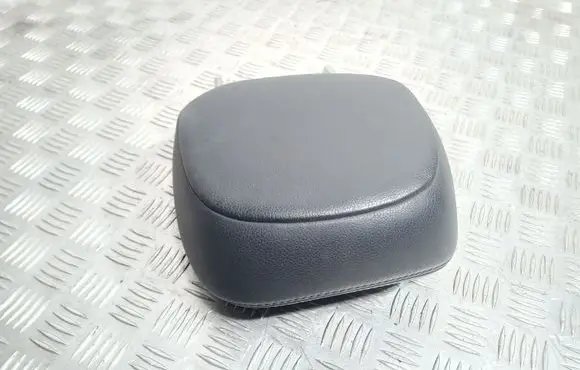 Mitsubishi Lancer VIII Front seat headrest 