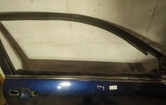 Toyota Corolla E120 E130 Front door glass trim molding 