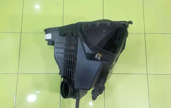 Audi A5 8T 8F Air filter box 8K0133843D