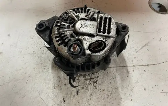 KIA Sorento Generator/alternator 373004A300 021319212