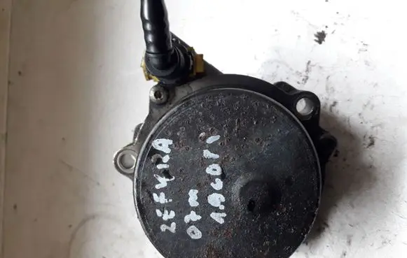 Opel Zafira B Vacuum pump