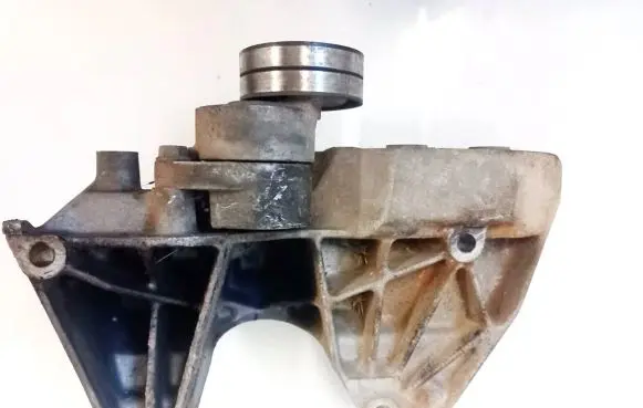 Opel Vectra B Engine mounting bracket 90528680