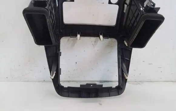 Hyundai i30 Radio/GPS head unit trim 
