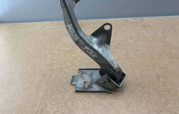BMW 7 E65 E66 Muffler mount bracket/holder 18207789132 7789132