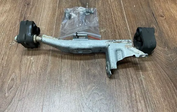 Mercedes-Benz E W213 Muffler mount bracket/holder A2054902540