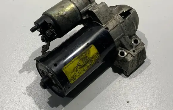 BMW 5 F10 F11 Starter motor 8506657 850665702 0001148010
