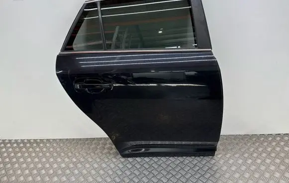 Toyota Avensis T270 Rear door 