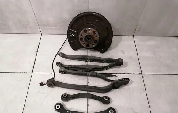 Mercedes-Benz E AMG W211 Rear wheel hub spindle/knuckle A2113504508 A2113500306