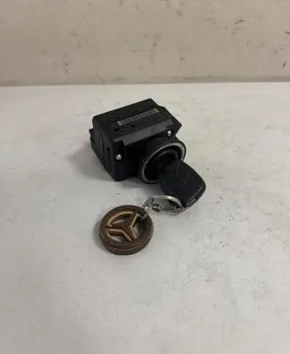 Mercedes-Benz C W203 Ignition lock 2095450508 33002403 33002404