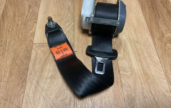 Alfa Romeo 147 Rear seatbelt 049104