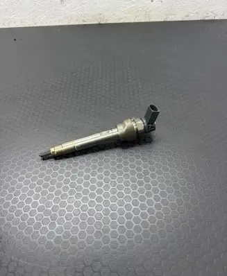BMW 5 F10 F11 Fuel injector 0445110743 8514148