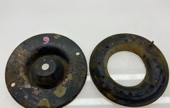Subaru Legacy Coil spring mount 