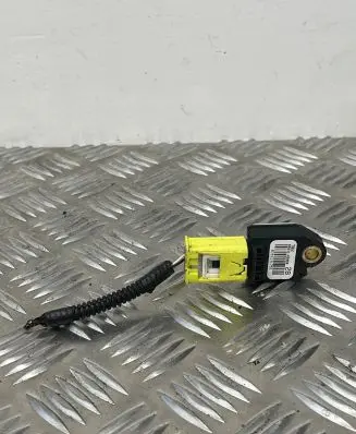 Toyota Auris 150 Airbag deployment crash/impact sensor 8983102080