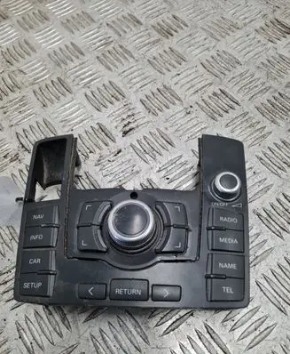 Head unit multimedia control