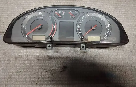 Skoda Superb B5 (3U) Speedometer (instrument cluster) 3U0920811A