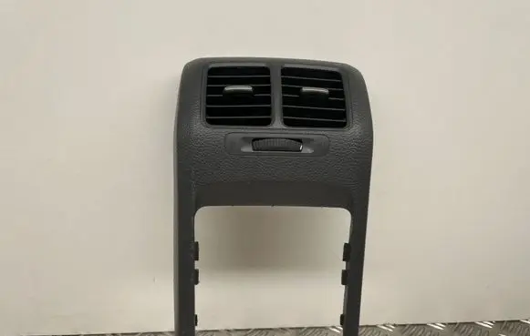 Rear air vent grill