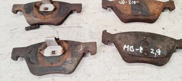 Mercedes-Benz E W210 Brake pads (front) 13653
