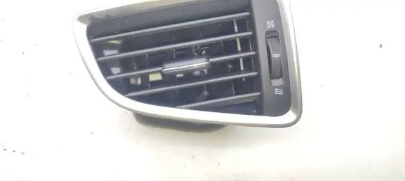 Suzuki SX4 S-Cross Dash center air vent grill 73630-61M0