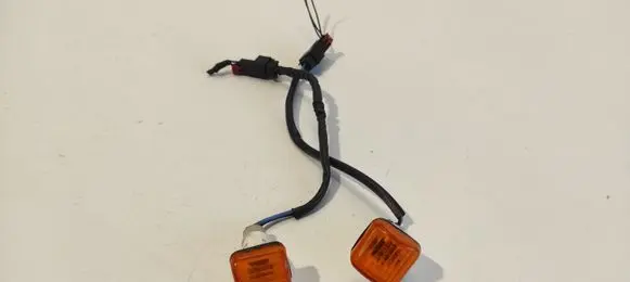 Front fender indicator light