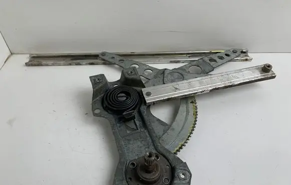 Saab 900 CD Rear door manual window regulator 9230632