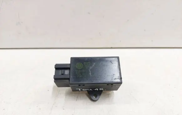 Volkswagen Touareg I Seat heating relay 7L0959772 28004